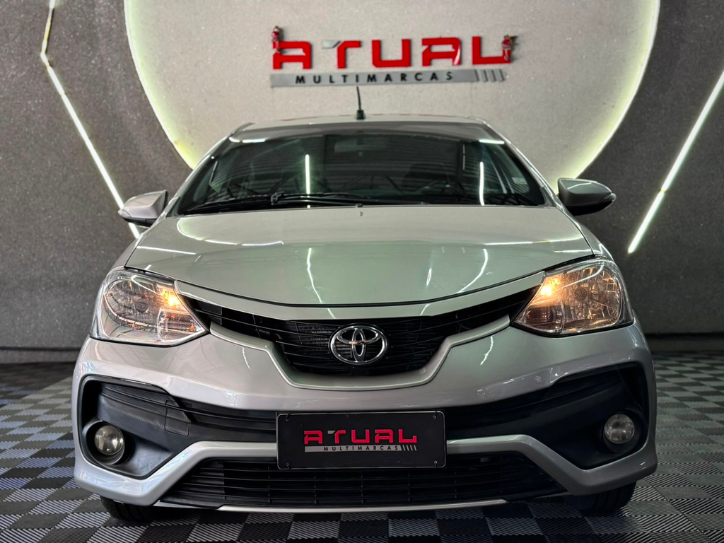Toyota Etios Sedan Prata