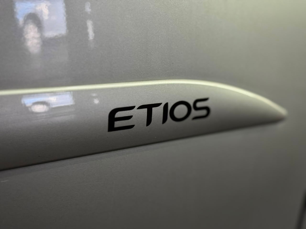 Toyota Etios Sedan Prata