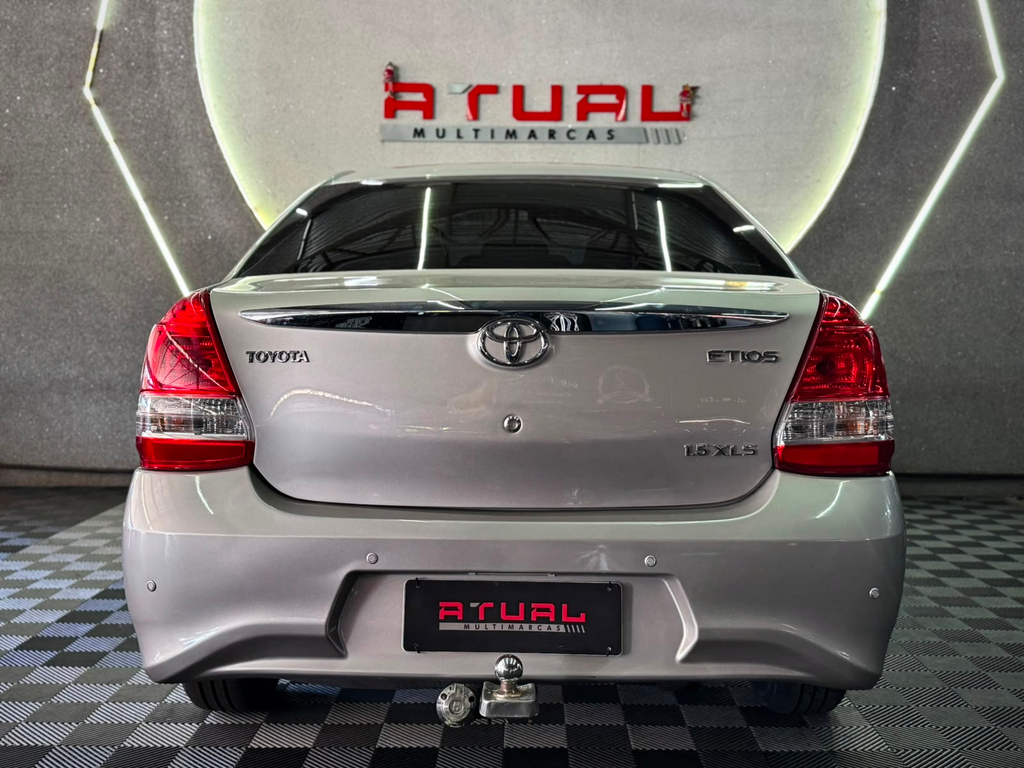 Toyota Etios Sedan Prata