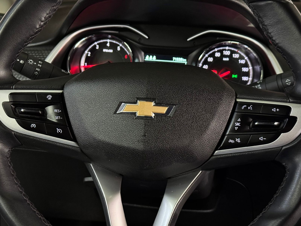 Chevrolet Onix Sedan Prata