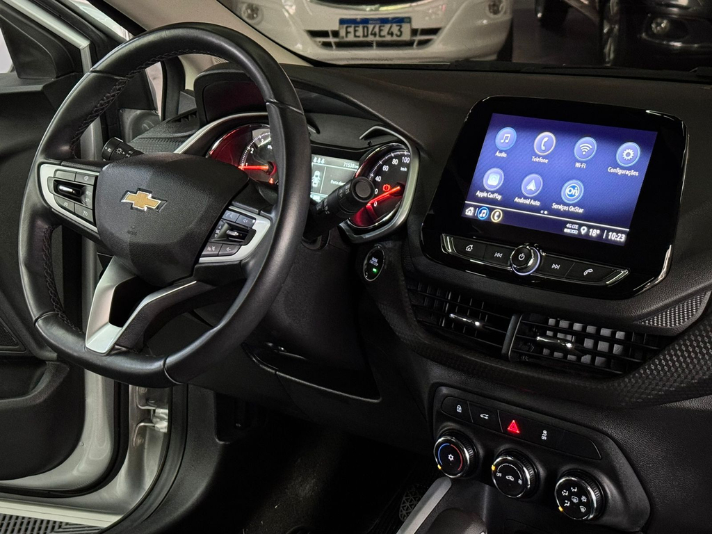 Chevrolet Onix Sedan Prata