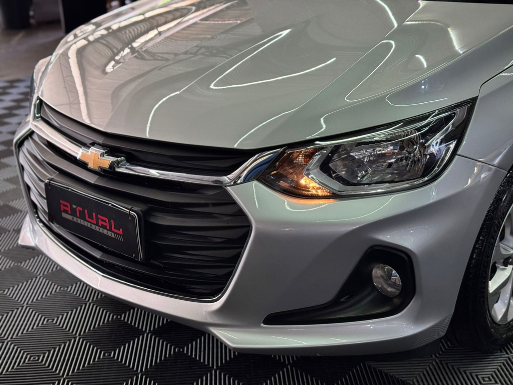Chevrolet Onix Sedan Prata