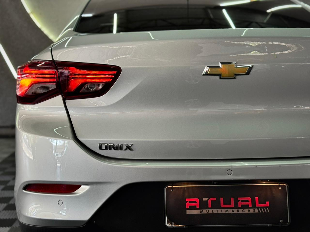Chevrolet Onix Sedan Prata