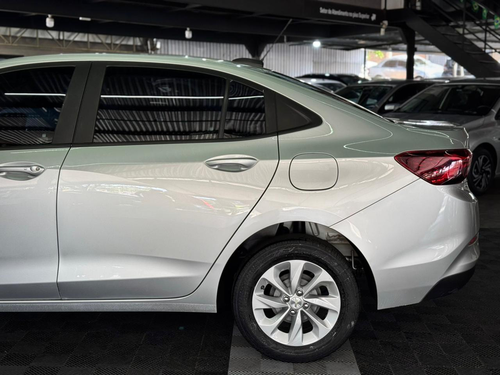 Chevrolet Onix Sedan Prata