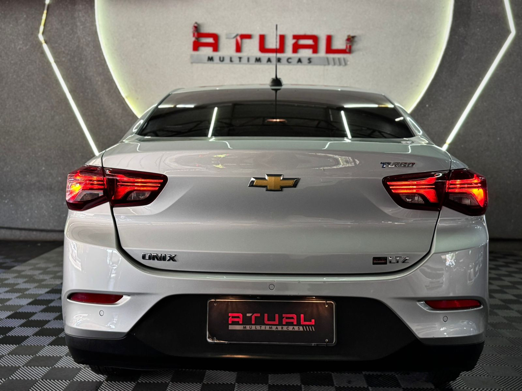 Chevrolet Onix Sedan Prata