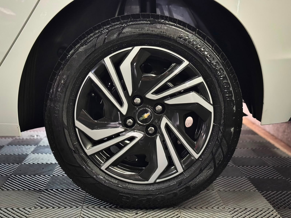 Chevrolet Onix Branco