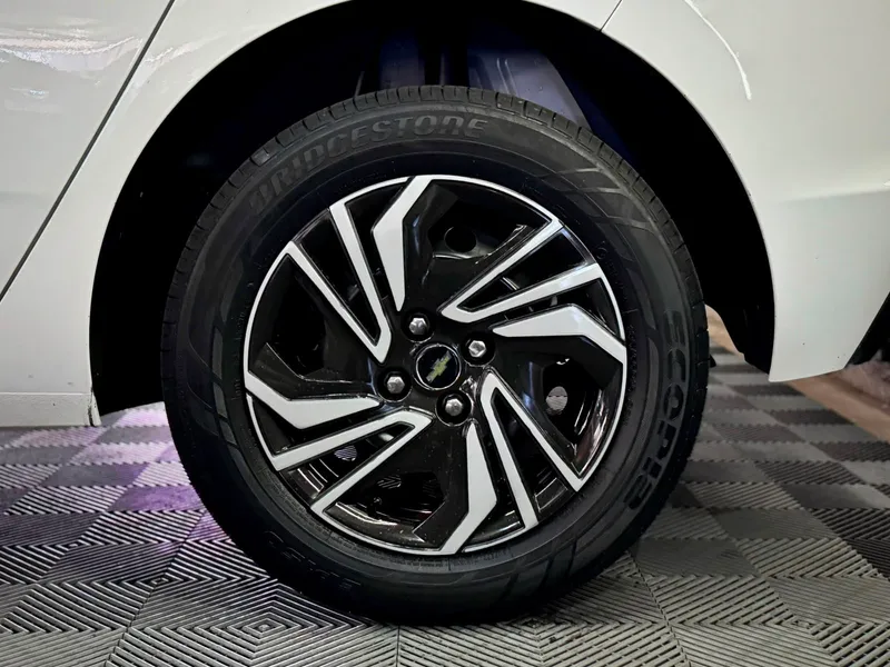 Chevrolet Onix Branco