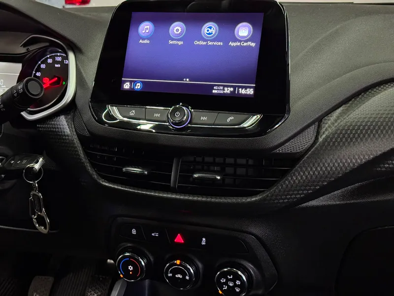 Chevrolet Onix Prata