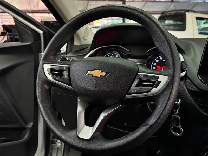 Chevrolet Onix Prata