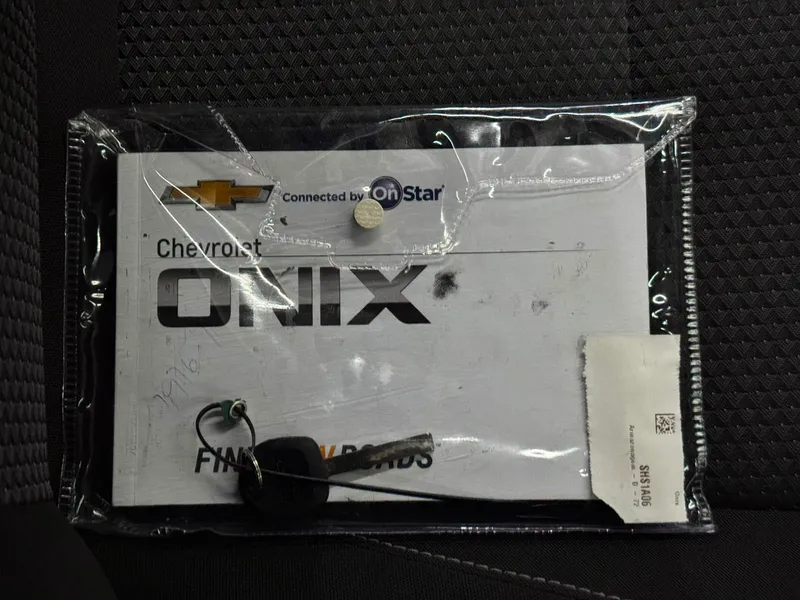 Chevrolet Onix Prata