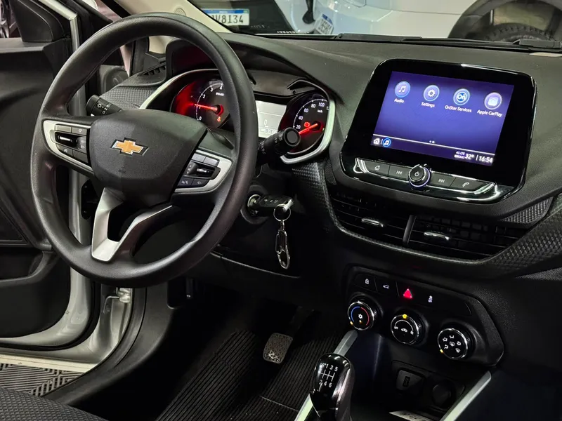 Chevrolet Onix Prata