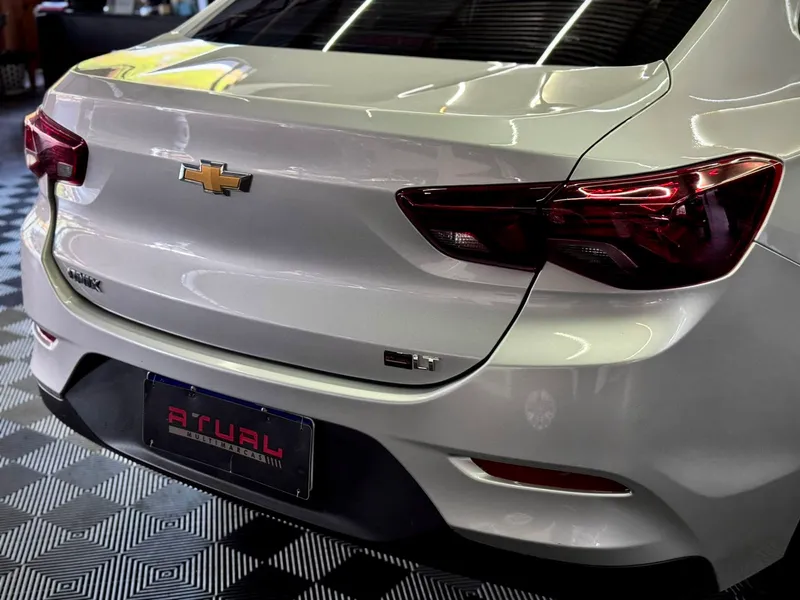 Chevrolet Onix Prata
