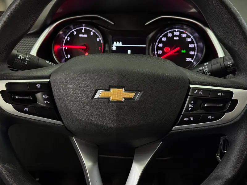 Chevrolet Onix Prata