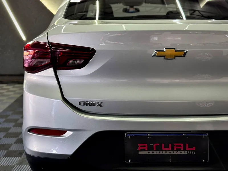 Chevrolet Onix Prata