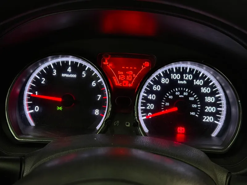 Nissan Versa Cinza