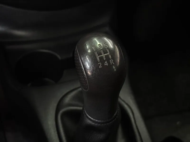 Nissan Versa Cinza