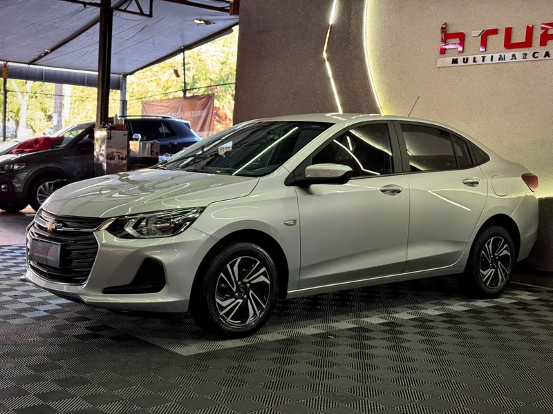 Chevrolet Onix Sedan Prata