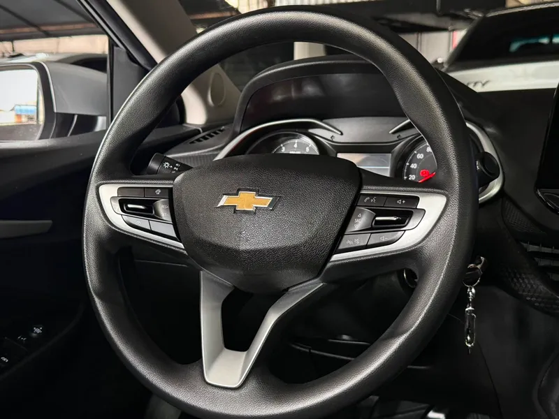 Chevrolet Onix Sedan Prata