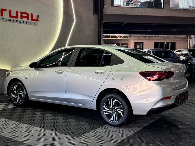 Chevrolet Onix Sedan Prata