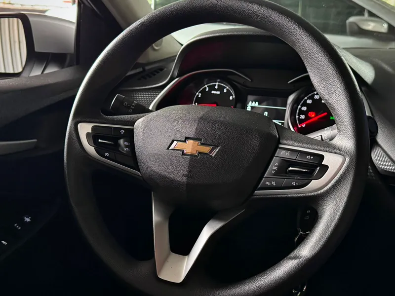 Chevrolet Onix Sedan Prata