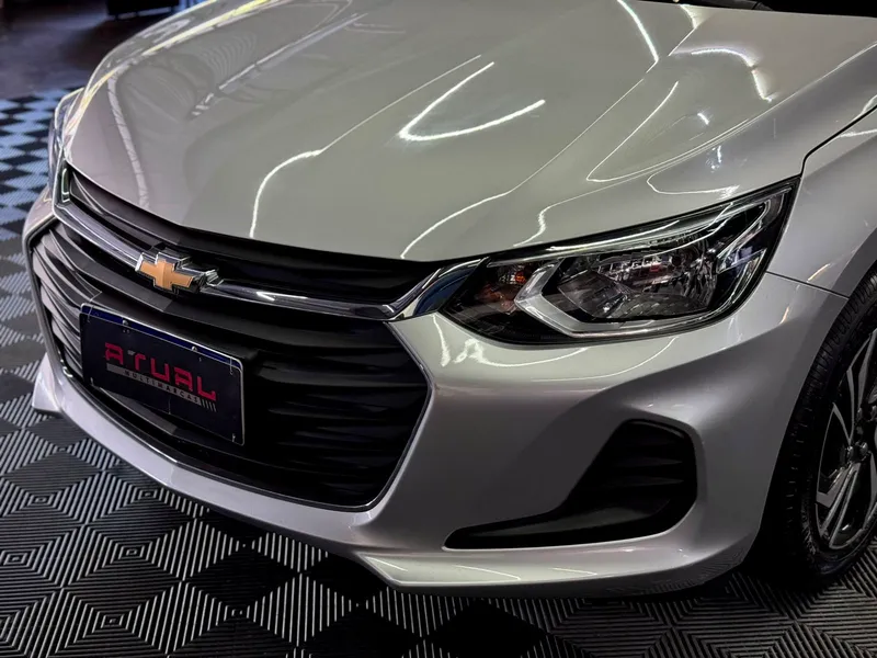 Chevrolet Onix Sedan Prata