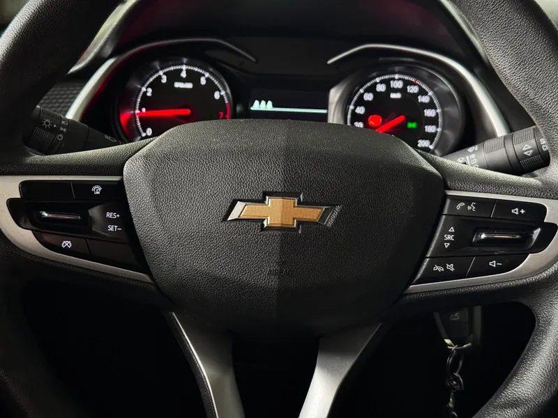 Chevrolet Onix Sedan Prata