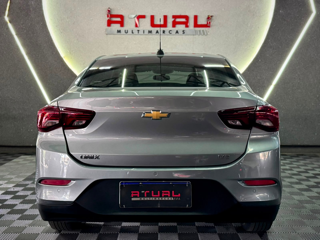 Chevrolet Onix Sedan Prata