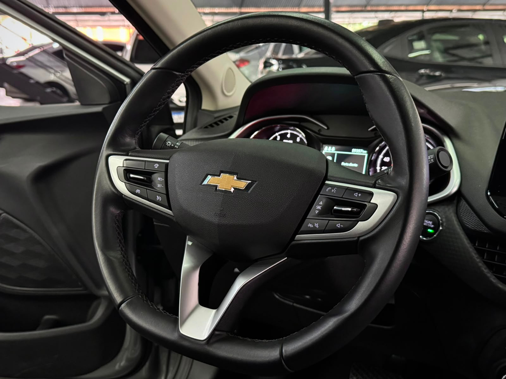 Chevrolet Onix Sedan Prata