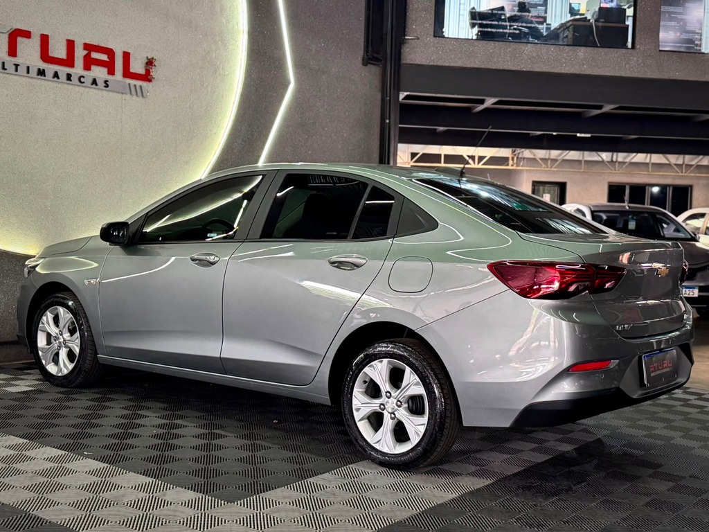 Chevrolet Onix Sedan Prata