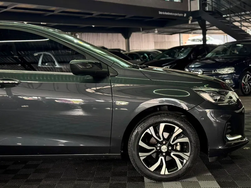 Chevrolet Onix Sedan Cinza