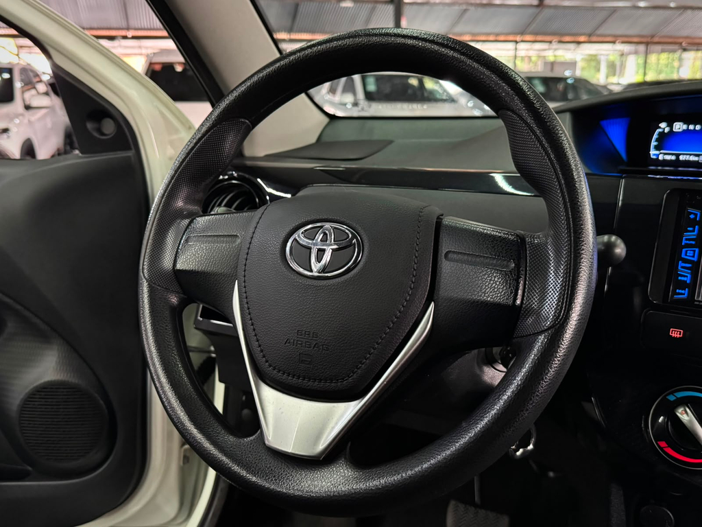 Toyota Etios Sedan Branco