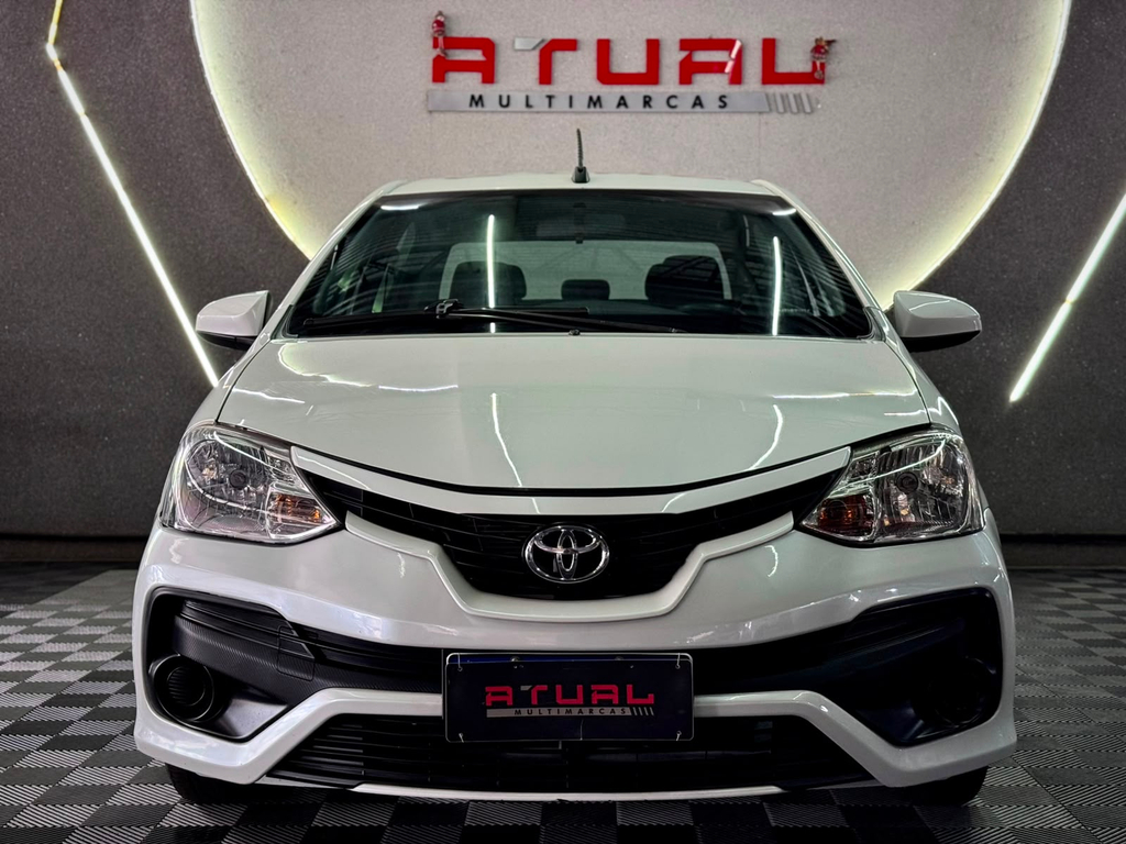 Toyota Etios Sedan Branco