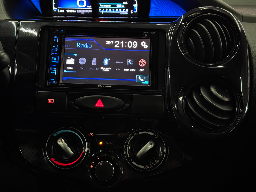 Toyota Etios Sedan Branco