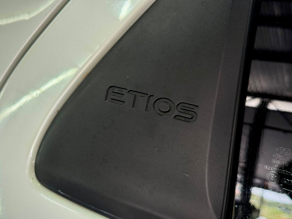 Toyota Etios Sedan Branco