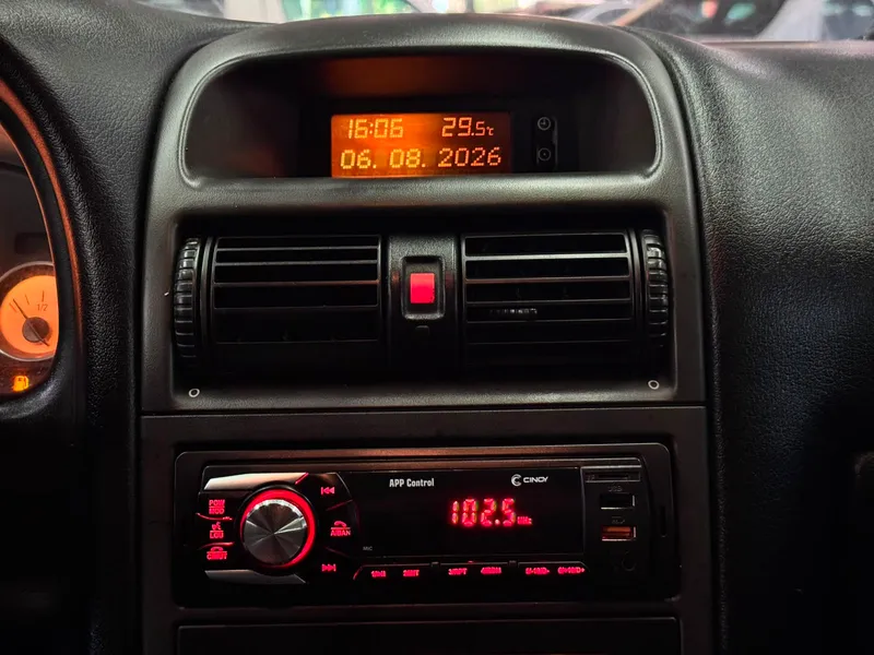 Chevrolet Astra Preto