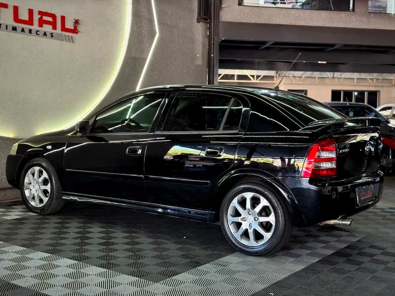 Chevrolet Astra Preto