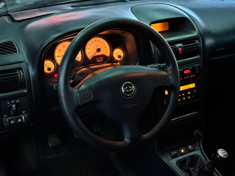 Chevrolet Astra Preto