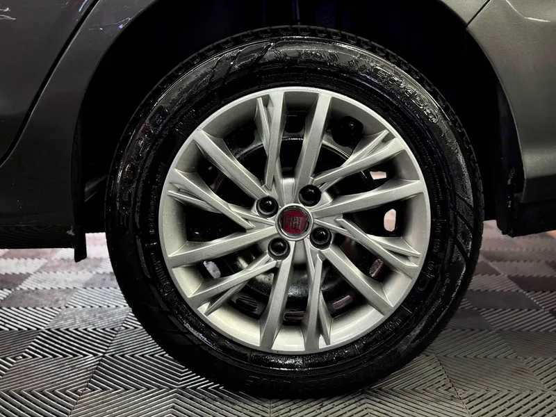 Fiat Cronos Cinza