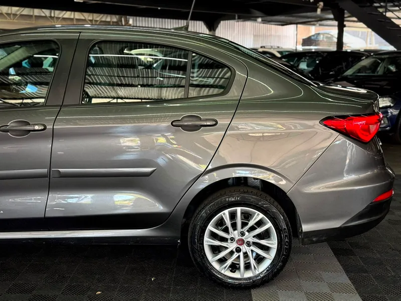 Fiat Cronos Cinza