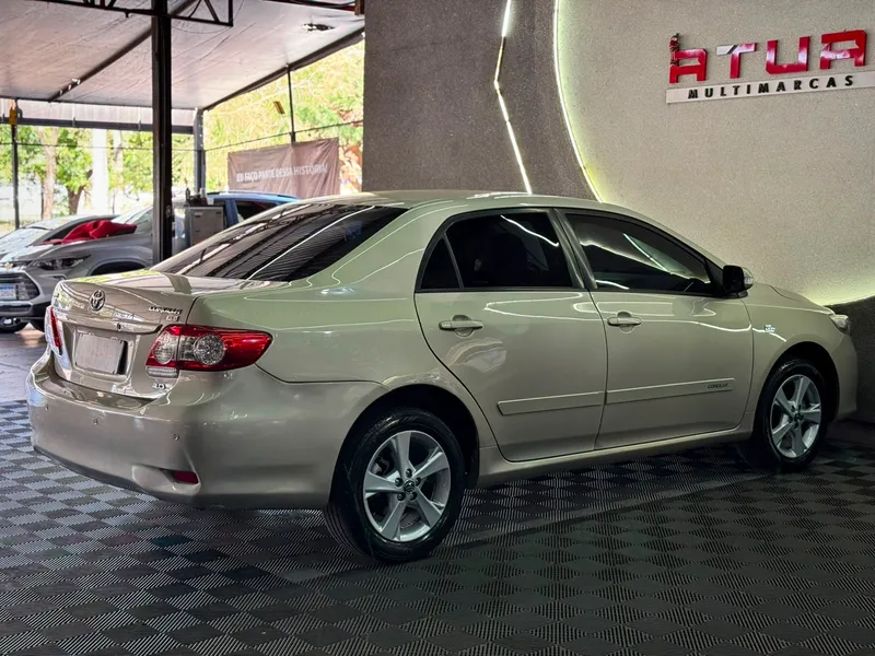 Toyota Corolla Bege