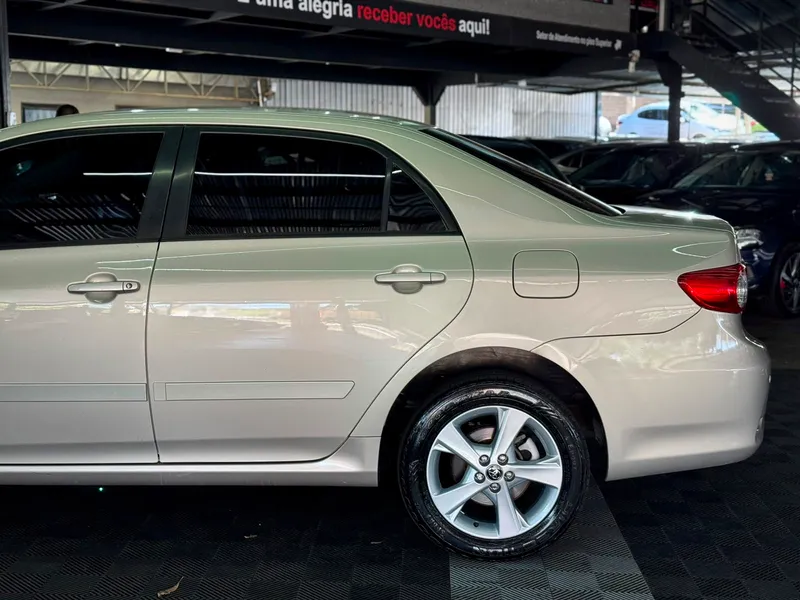 Toyota Corolla Bege