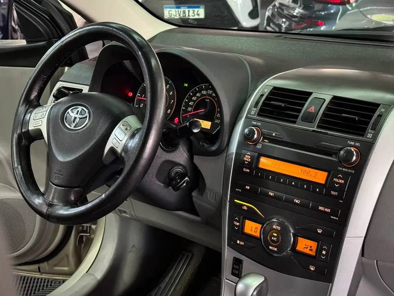 Toyota Corolla Bege