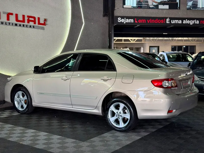 Toyota Corolla Bege