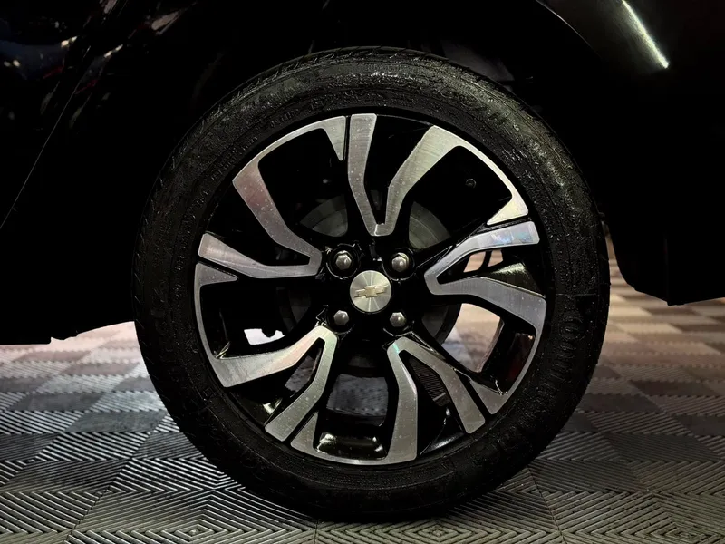 Chevrolet Onix Sedan Preto