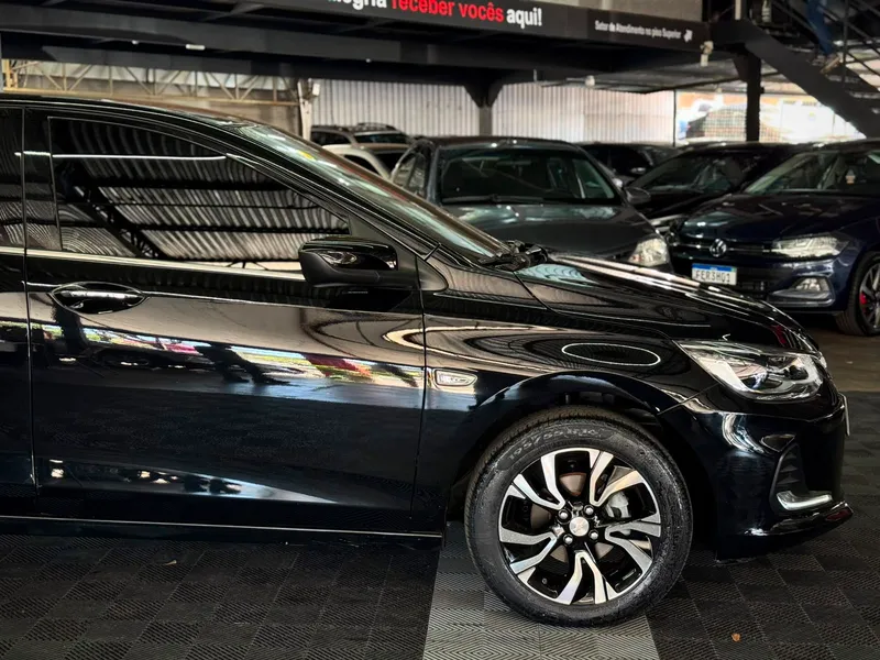 Chevrolet Onix Sedan Preto