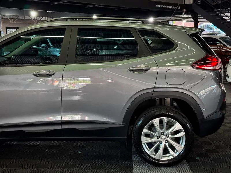 Chevrolet Tracker Cinza