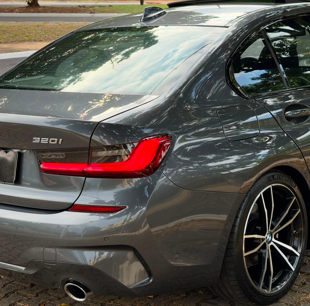 BMW 320i Cinza