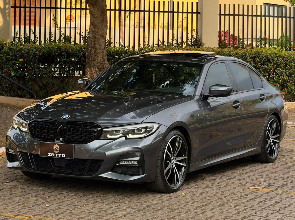 BMW 320i Cinza