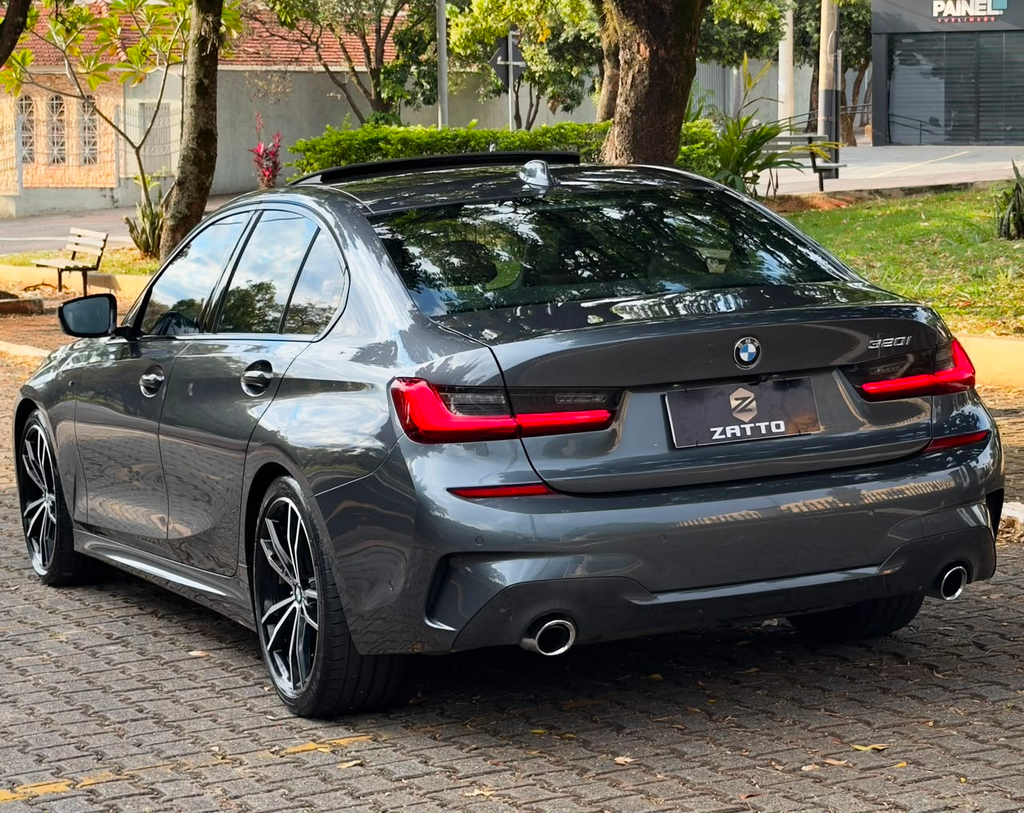 BMW 320i Cinza