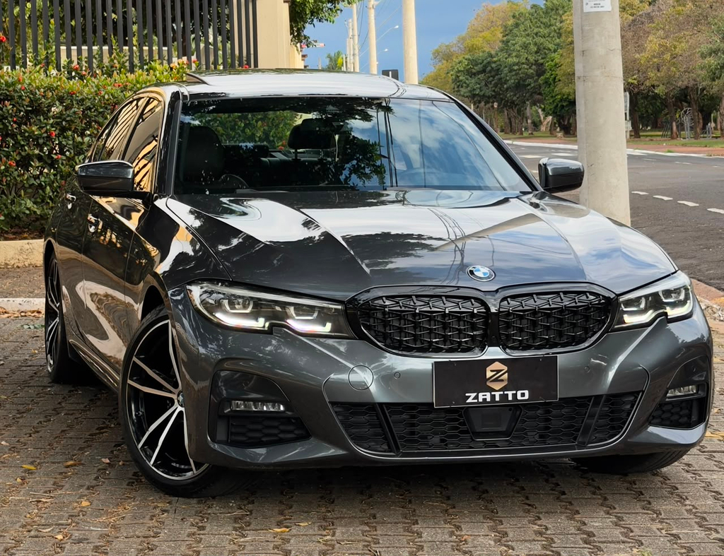 BMW 320i Cinza
